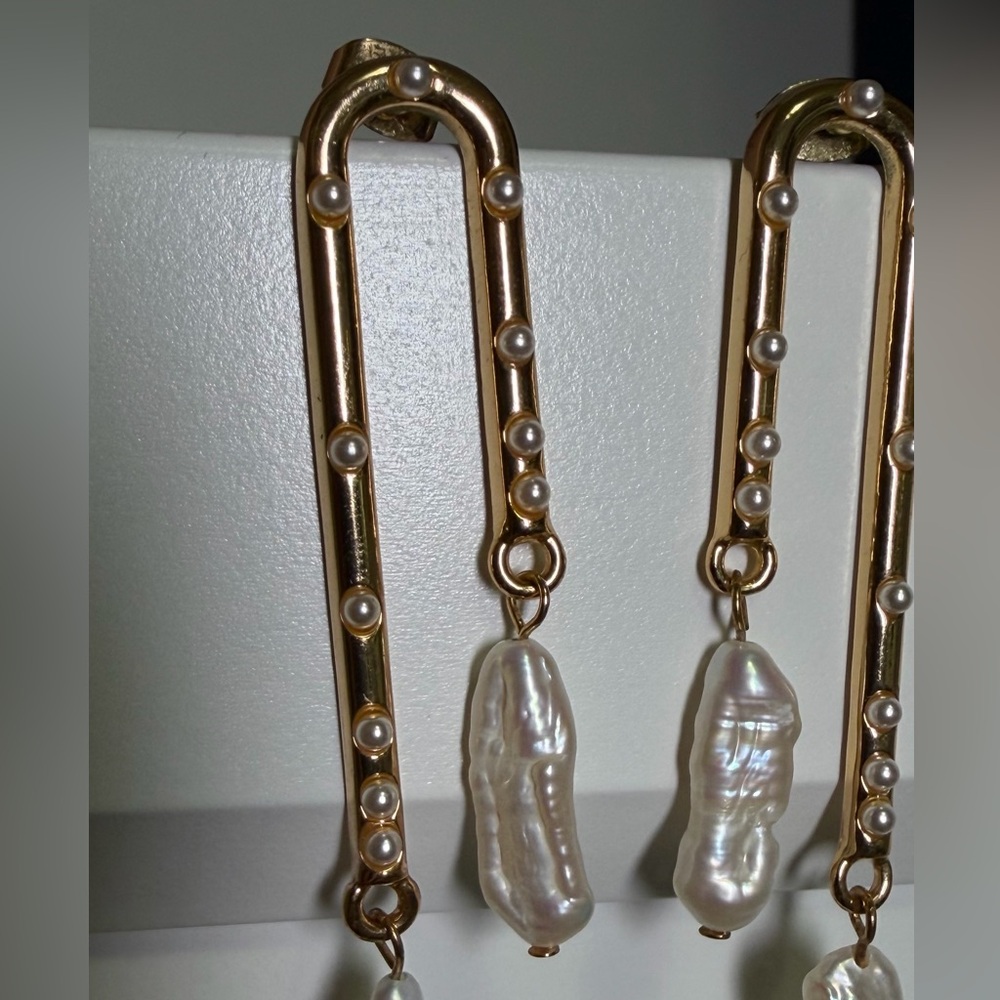 Chic Gold and Pearl Dangle Earrings - Picture 3 of 5